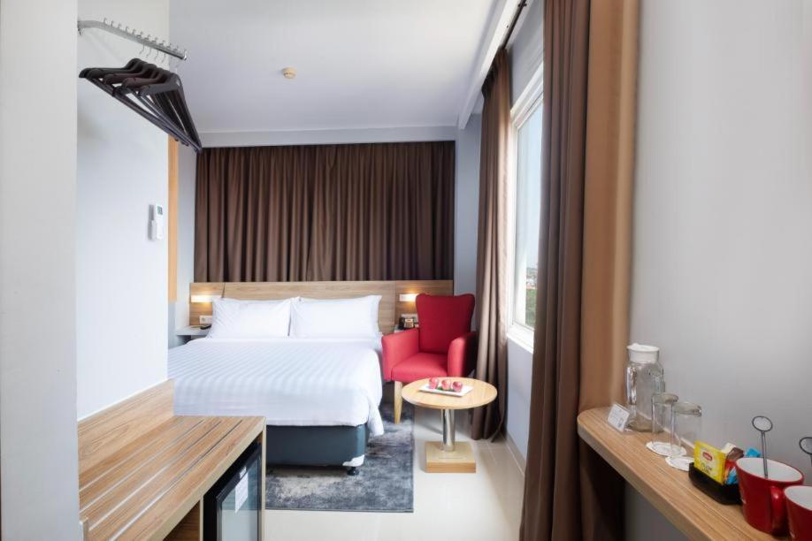 Hotel Neo Cirebon By Aston Экстерьер фото